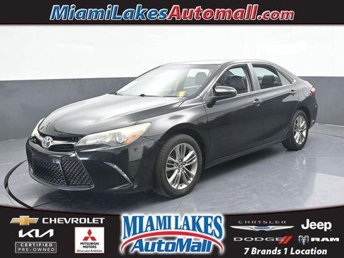 Used 2016 Toyota Camry SE image 1