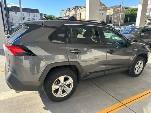 Used 2020 Toyota RAV4 XLE w/ Convenience Package AWD/4WD image 6