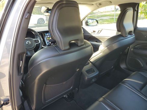 Used 2024 Volvo S60 B5 Core image 11