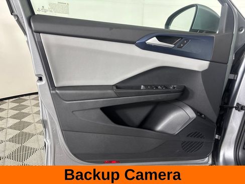 Used 2022 Volkswagen Taos SE w/ Panoramic Sunroof Package AWD/4WD image 10