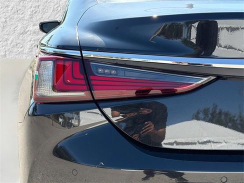 New 2025 Lexus ES 350 w/ Premium Package image 10