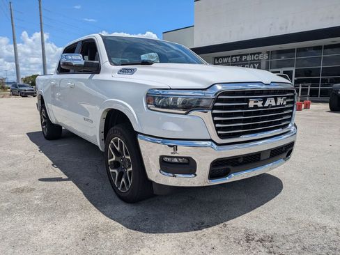 Used 2025 RAM 1500 Laramie AWD/4WD image 3