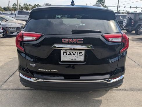 Used 2023 GMC Terrain SLT image 4
