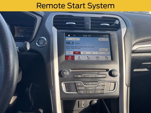 Used 2018 Ford Fusion SE w/ Fusion SE Technology Package image 11