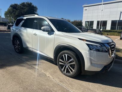 Used 2024 Nissan Pathfinder Platinum