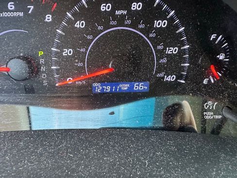 Used 2010 Toyota Camry LE image 9