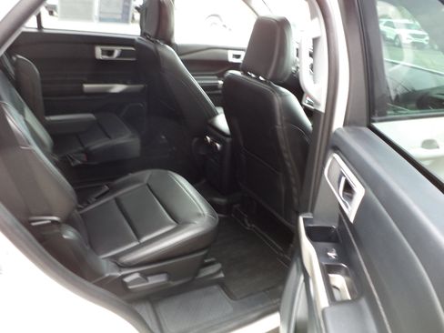 Used 2023 Ford Explorer XLT w/ Equipment Group 202A image 7