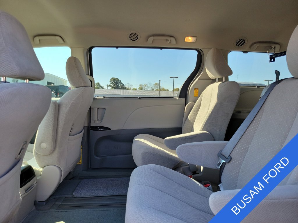 Used 2014 Toyota Sienna LE FWD image 11