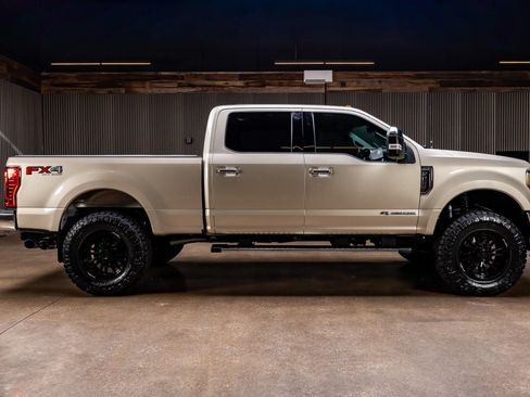 Used 2017 Ford F250 Lariat w/ Chrome Package AWD/4WD image 9