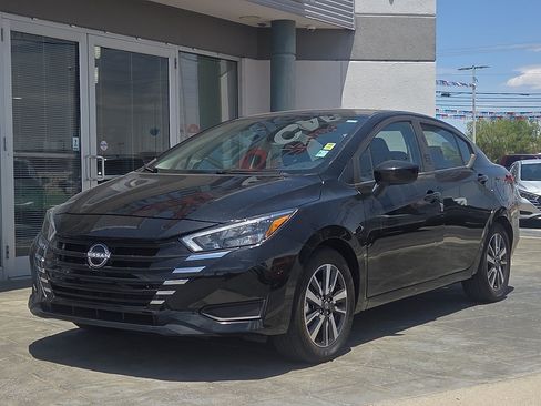 Used 2025 Nissan Versa SV FWD image 2