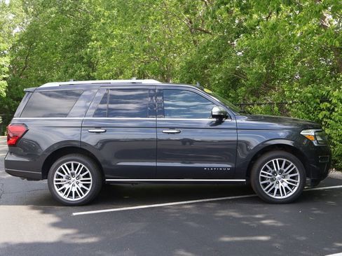 Used 2022 Ford Expedition Platinum AWD/4WD image 9