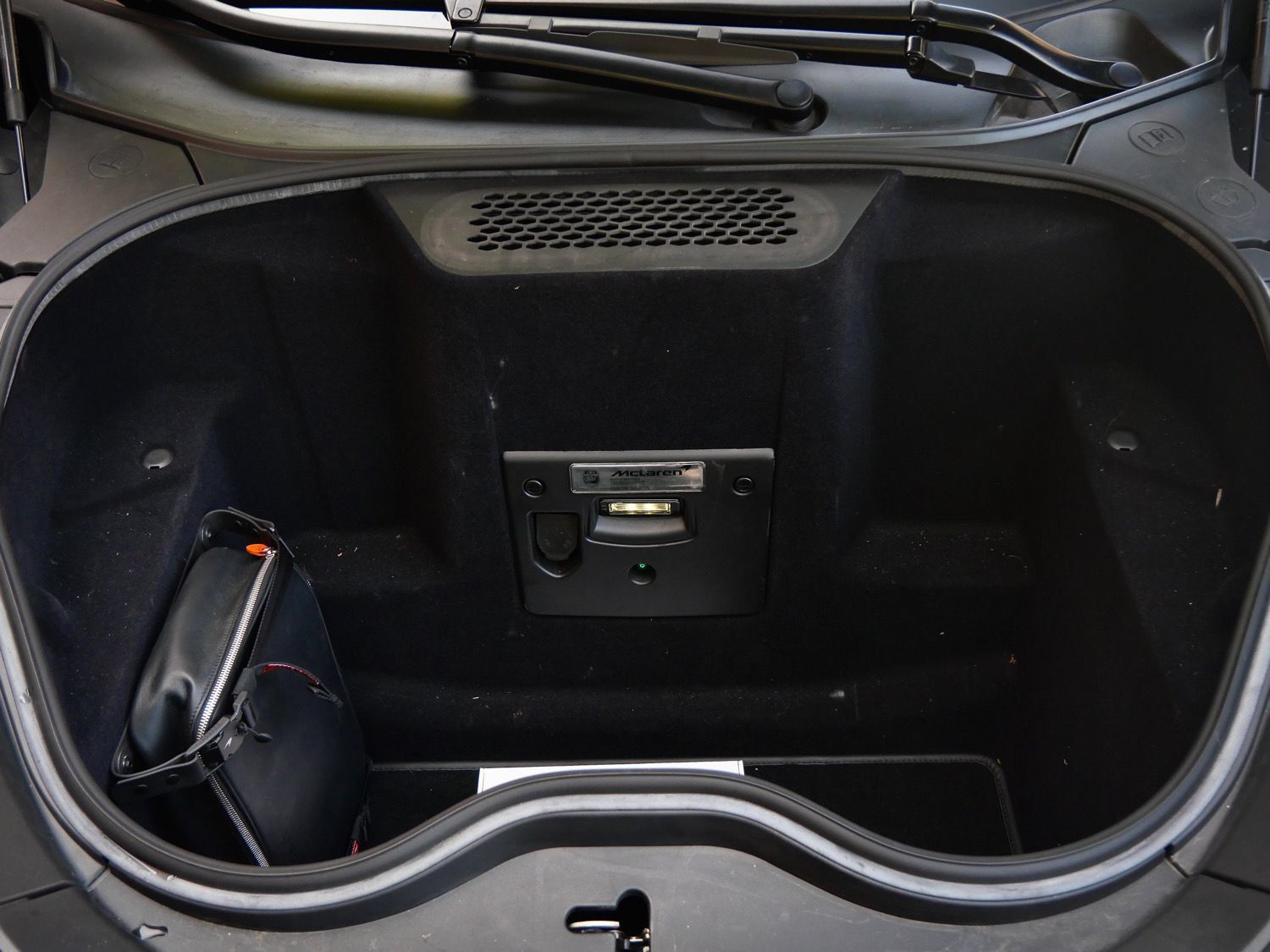 Used 2023 McLaren GT RWD image 24