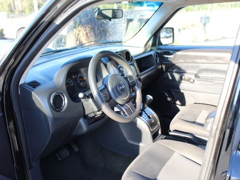 Used 2015 Jeep Patriot Sport image 14