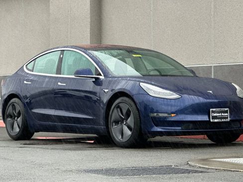 Used 2018 Tesla Model 3 Long Range RWD image 2