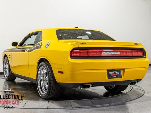 Used 2010 Dodge Challenger R/T RWD image 13