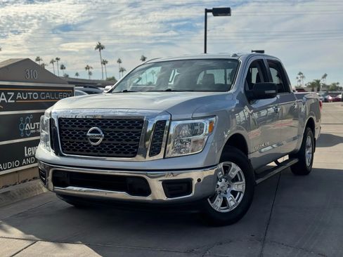 Used 2018 Nissan Titan SV w/ SV Convenience Package image 1