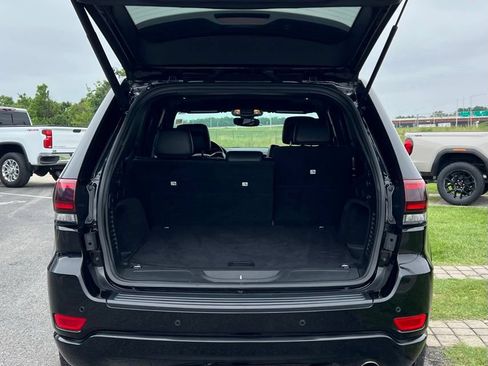 Used 2020 Jeep Grand Cherokee Altitude AWD/4WD image 24