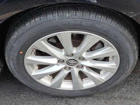 Used 2018 Toyota Camry LE image 6