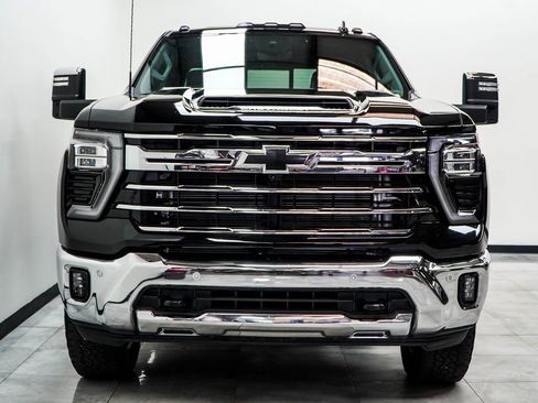 Used 2024 Chevrolet Silverado 3500 LTZ w/ LTZ Premium Package image 3