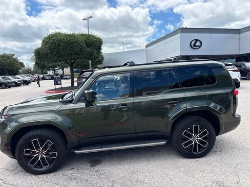 Certified 2025 Lexus GX 550 w/ Accessory Package (2T) AWD/4WD image 2