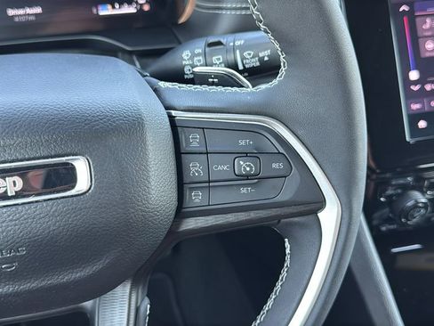 Used 2025 Jeep Grand Cherokee L Altitude AWD/4WD image 30