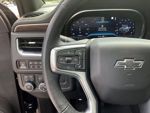 Used 2022 Chevrolet Tahoe Z71 w/ Luxury Package AWD/4WD image 13