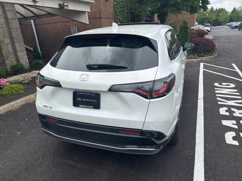 Used 2023 Honda HR-V EX-L image 8