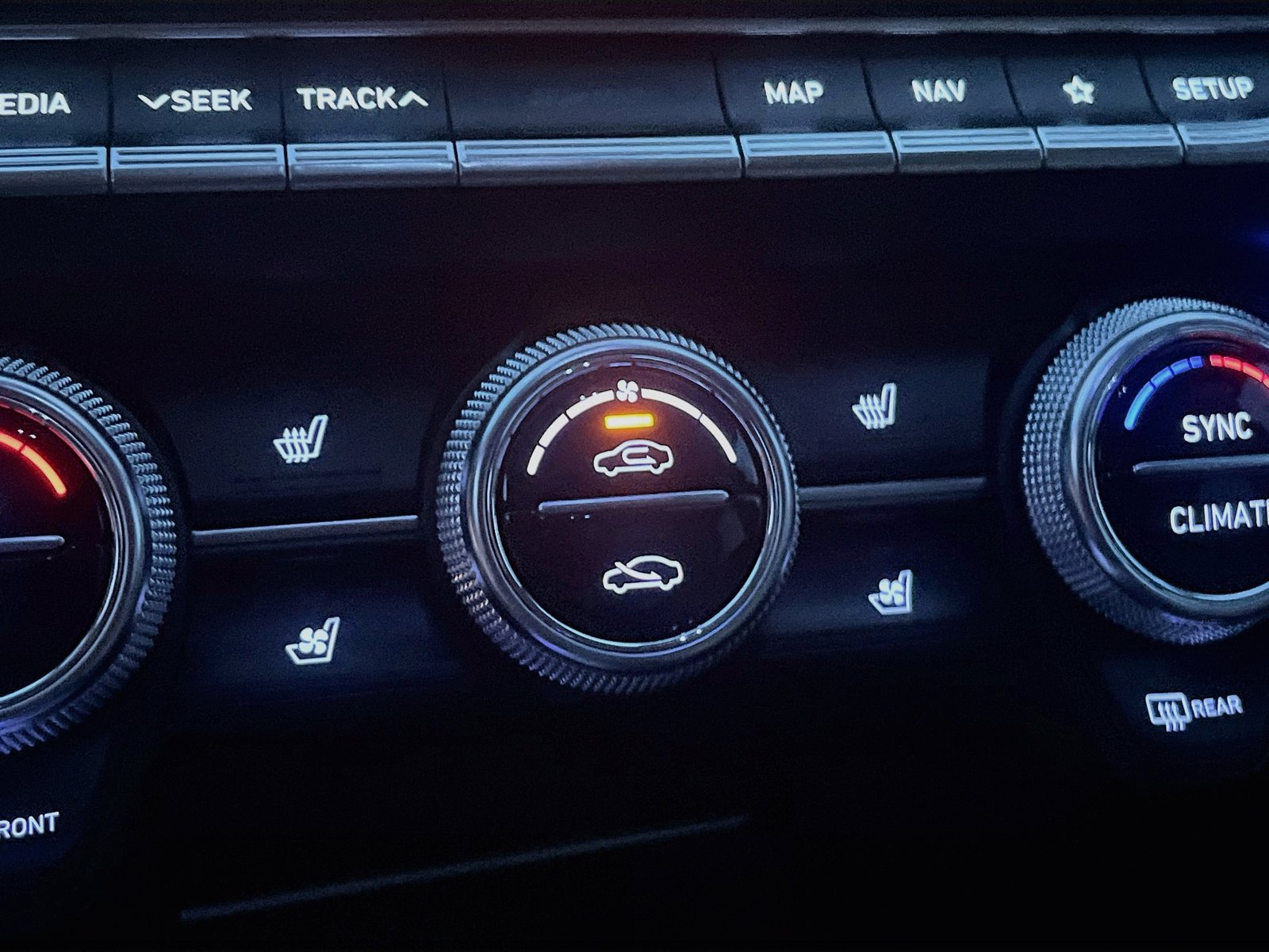 Used 2019 Genesis G70 3.3T Design RWD image 21
