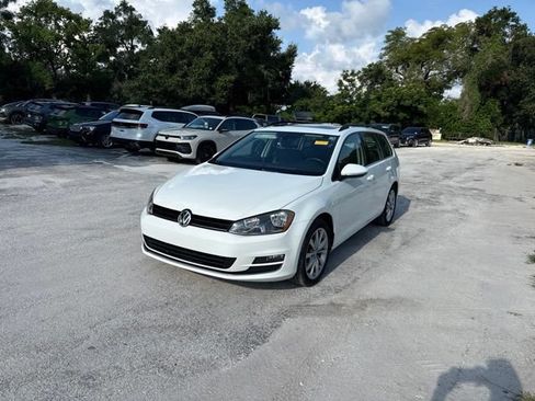 Used 2017 Volkswagen Golf S FWD image 2