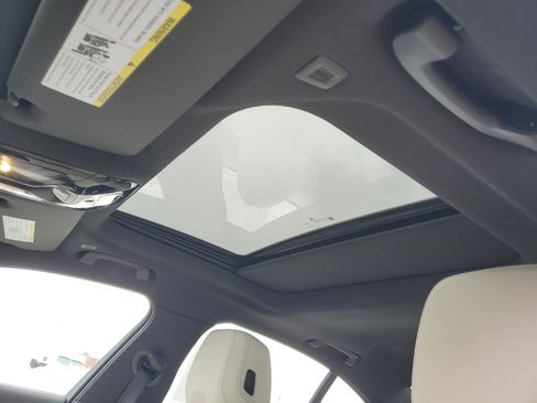 Used 2025 BMW 530i xDrive w/ M Sport Package image 8