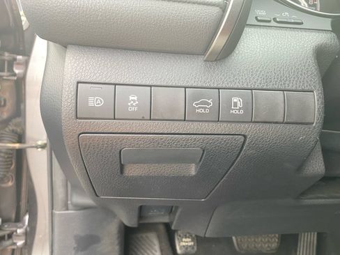 Used 2019 Toyota Camry SE FWD image 20