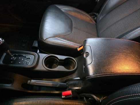 Used 2017 Jeep Wrangler Sahara image 31