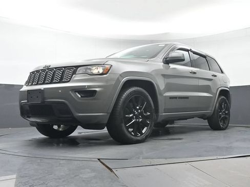 Used 2021 Jeep Grand Cherokee Laredo X AWD/4WD image 26