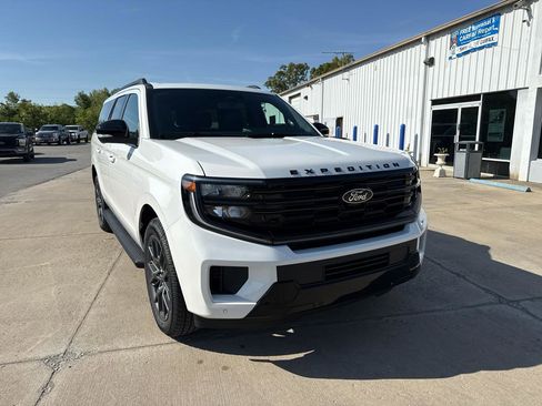 New 2026 Ford Expedition Max Platinum AWD/4WD image 1