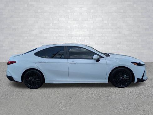 Used 2025 Toyota Camry SE FWD image 3