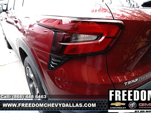 Used 2024 Chevrolet Trax LT w/ Driver Confidence Package FWD image 8