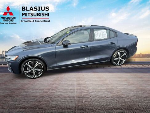 Used 2025 Volvo S60 B5 Core image 16