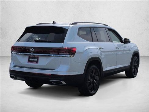 New 2026 Volkswagen Atlas SE FWD image 2