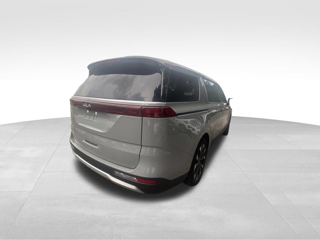 Used 2024 Kia Carnival EX FWD image 7