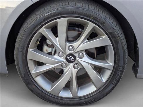 Used 2017 Hyundai Veloster image 21