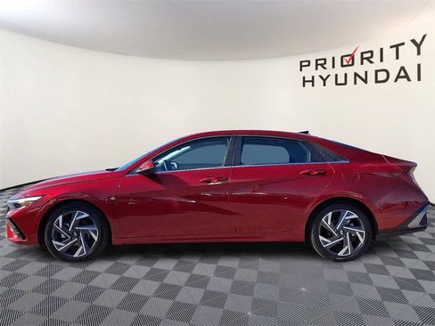 Used 2025 Hyundai Elantra Limited image 6