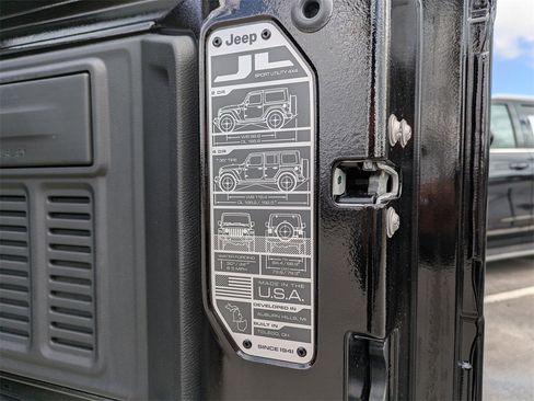 Used 2024 Jeep Wrangler Rubicon image 15