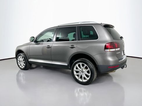 Used 2010 Volkswagen Touareg VR6 image 7