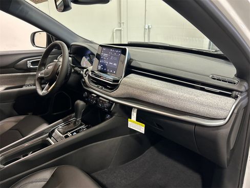 New 2025 Jeep Compass Latitude w/ Convenience Group image 36