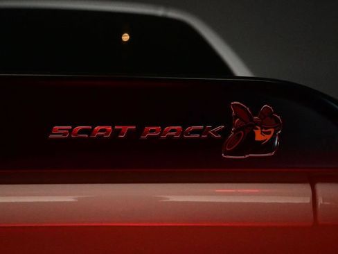 Used 2022 Dodge Challenger R/T Scat Pack w/ Driver Convenience Group RWD image 33