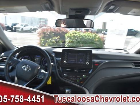 Used 2024 Toyota Camry SE FWD image 3