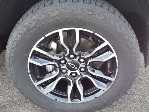 Used 2024 Chevrolet Colorado Trail Boss w/ LPO, Dark Essentials Package image 47