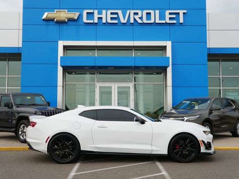 Used 2023 Chevrolet Camaro LT w/ Technology Package image 25