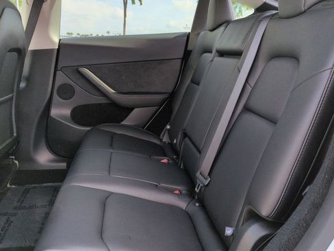 Used 2025 Tesla Model Y Long Range image 23