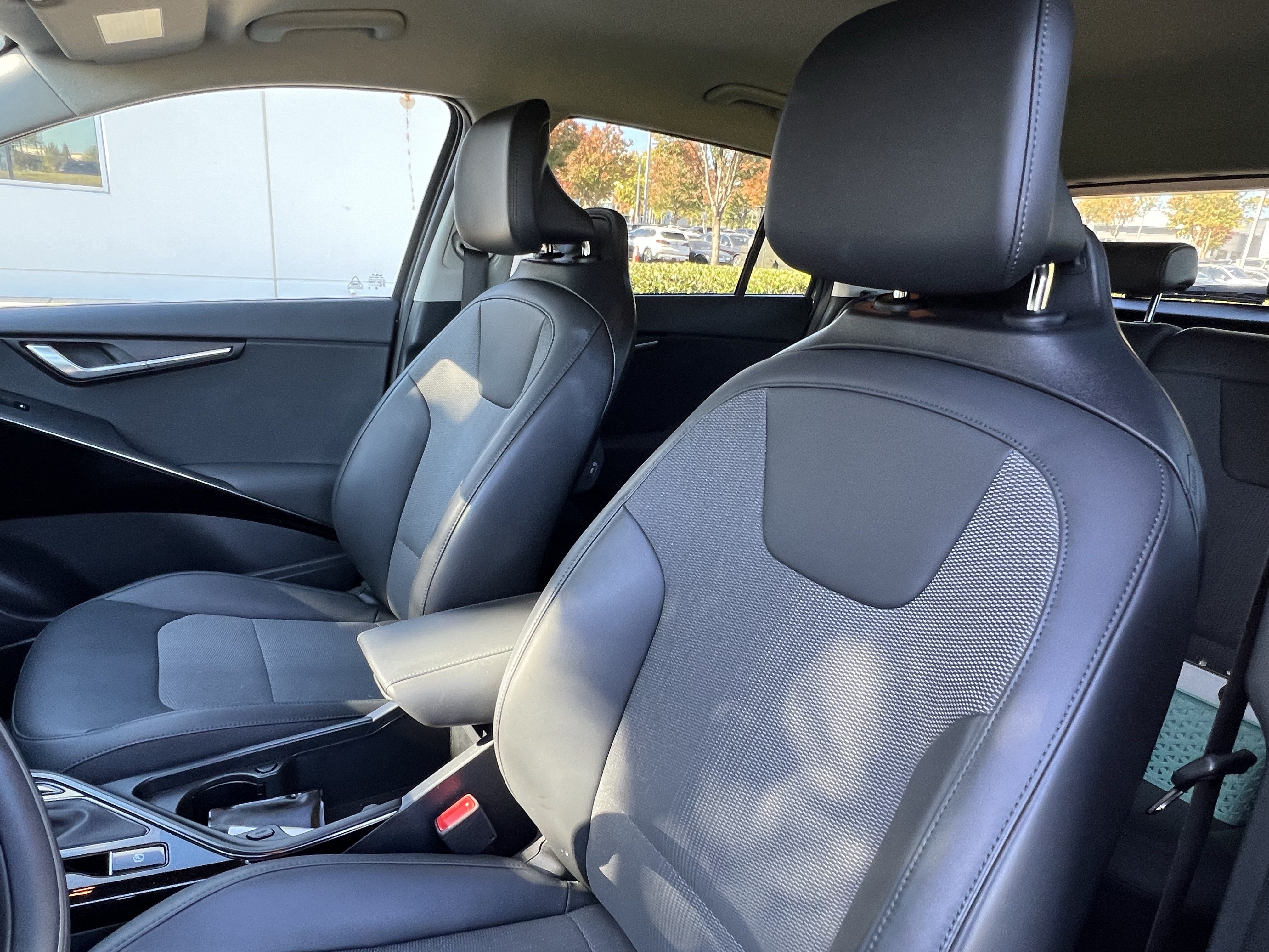 Used 2025 Kia Niro EX FWD image 16